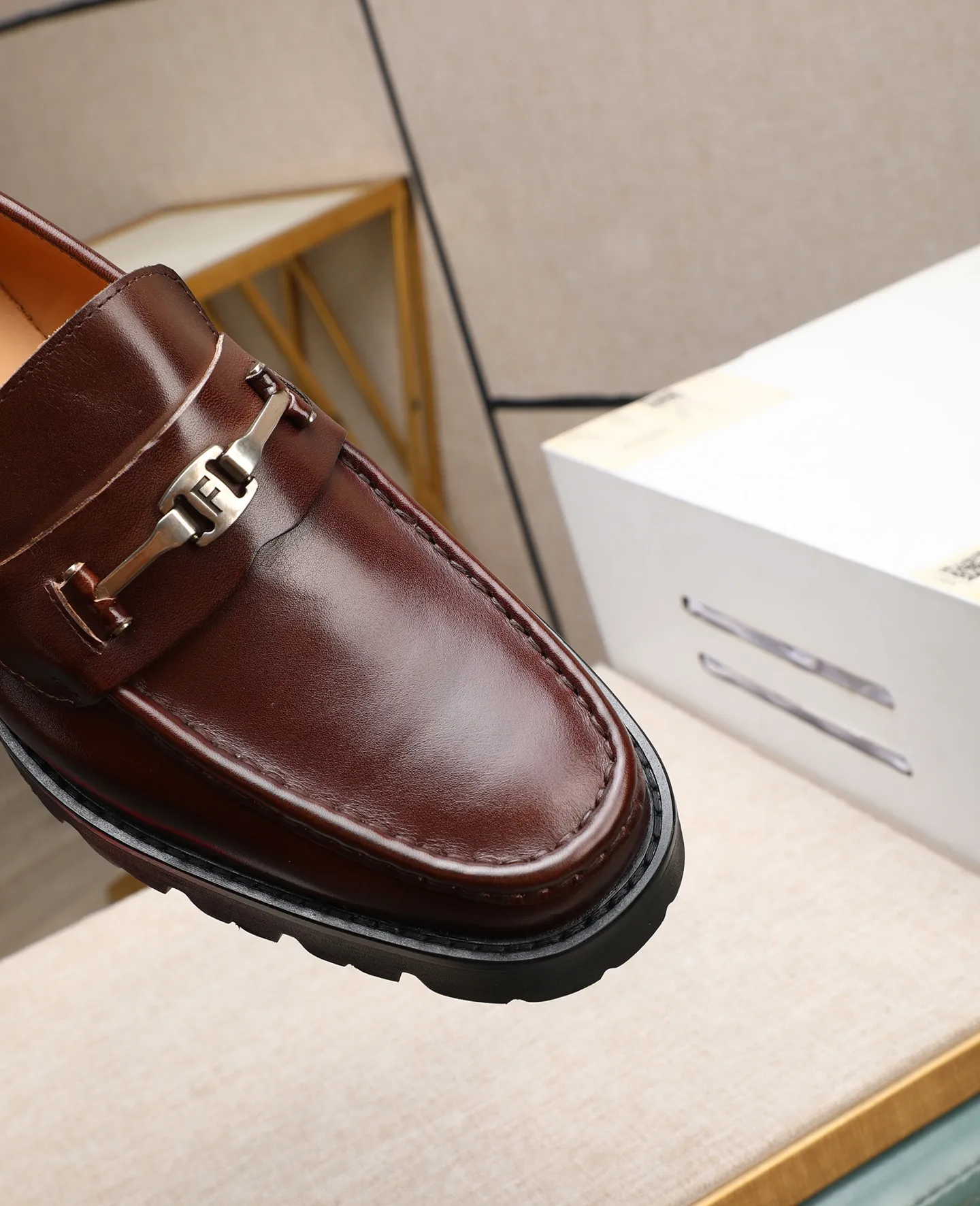 Men's shoes 💰500 📛📛(water-dyed cow lining) Salvatore Ferragamo high-end (Salvatore Ferragamo) is the top international luxury footwear brand. It comes from the fashion kingdom of Italy. It is famous all over the world for its traditional handmade design and novel styles...🚶🏻🚶🏻New suit shoes are available simultaneously at the counter. This model is purely handmade. The fabric is imported Italian calfskin➕soft water-dyed cowhide lining. Original authentic outsole🌀🌀Size: 38➖44.